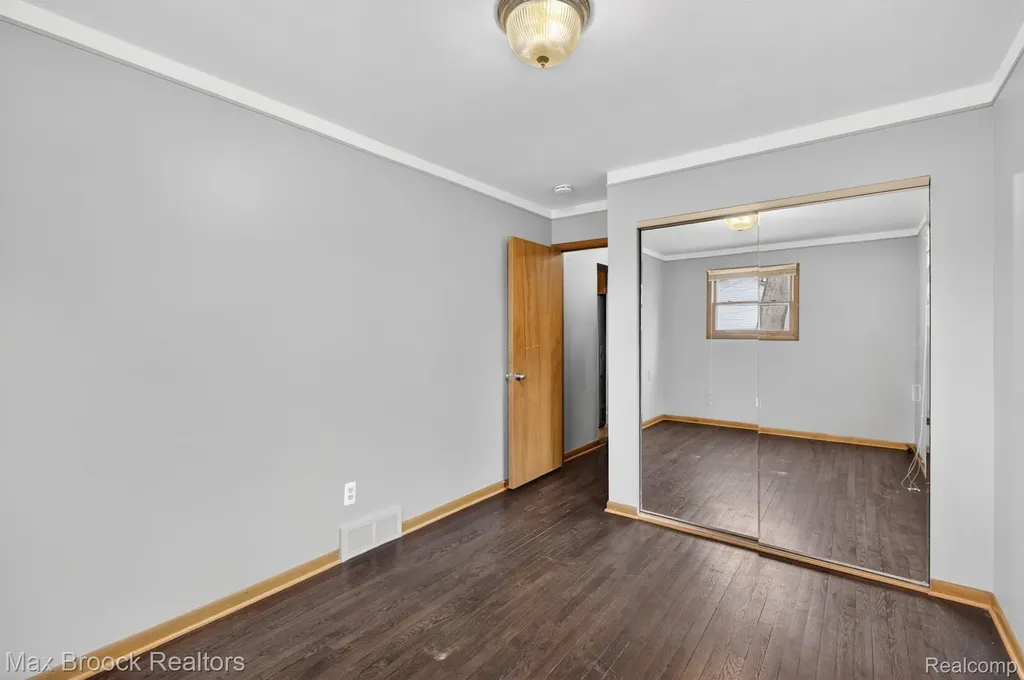 9024 Mandon Road White Lake Charter Township MI 48386