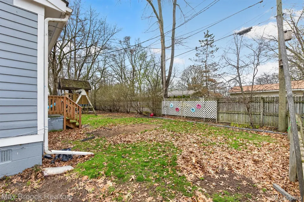 9024 Mandon Road White Lake Charter Township MI 48386