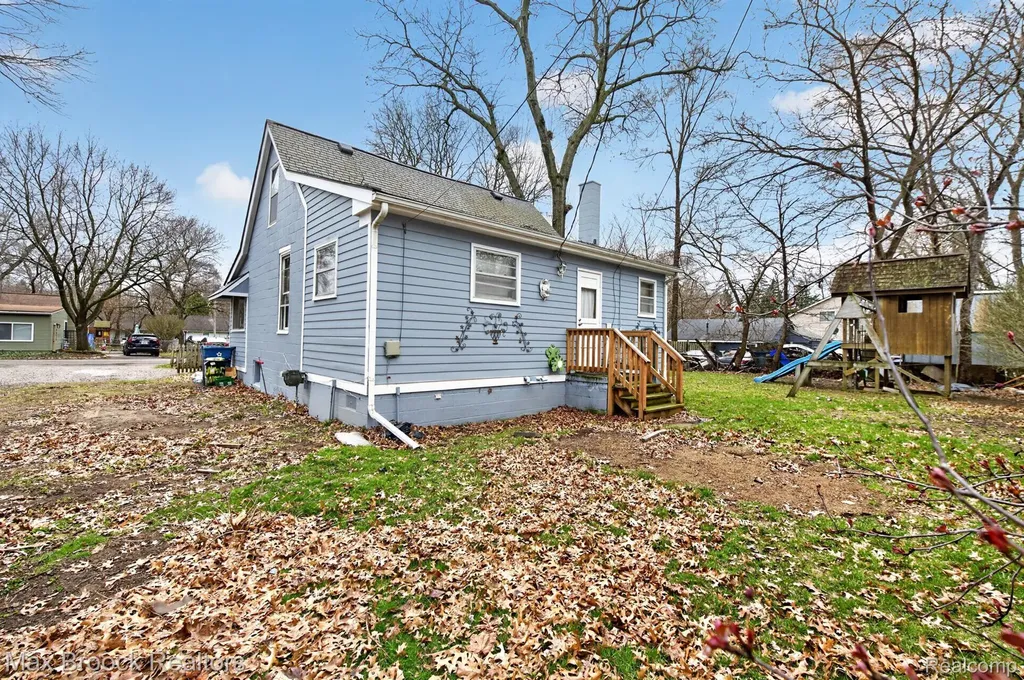 9024 Mandon Road White Lake Charter Township MI 48386