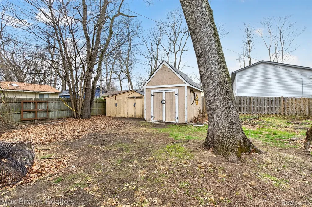 9024 Mandon Road White Lake Charter Township MI 48386