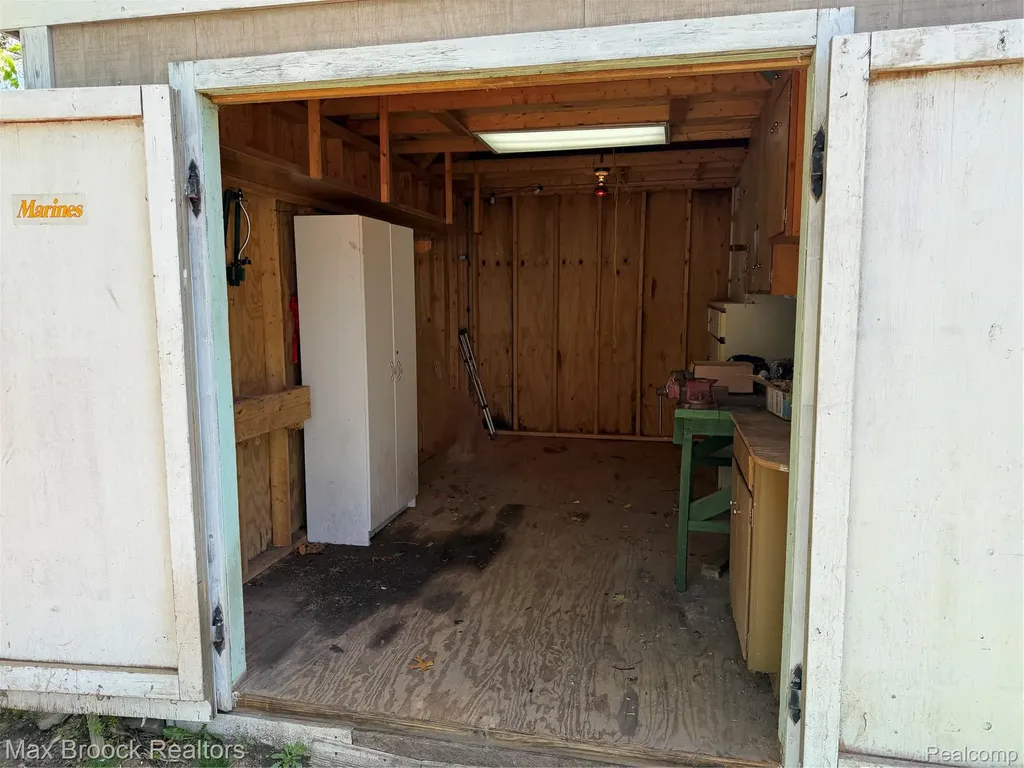 9024 Mandon Road White Lake Charter Township MI 48386