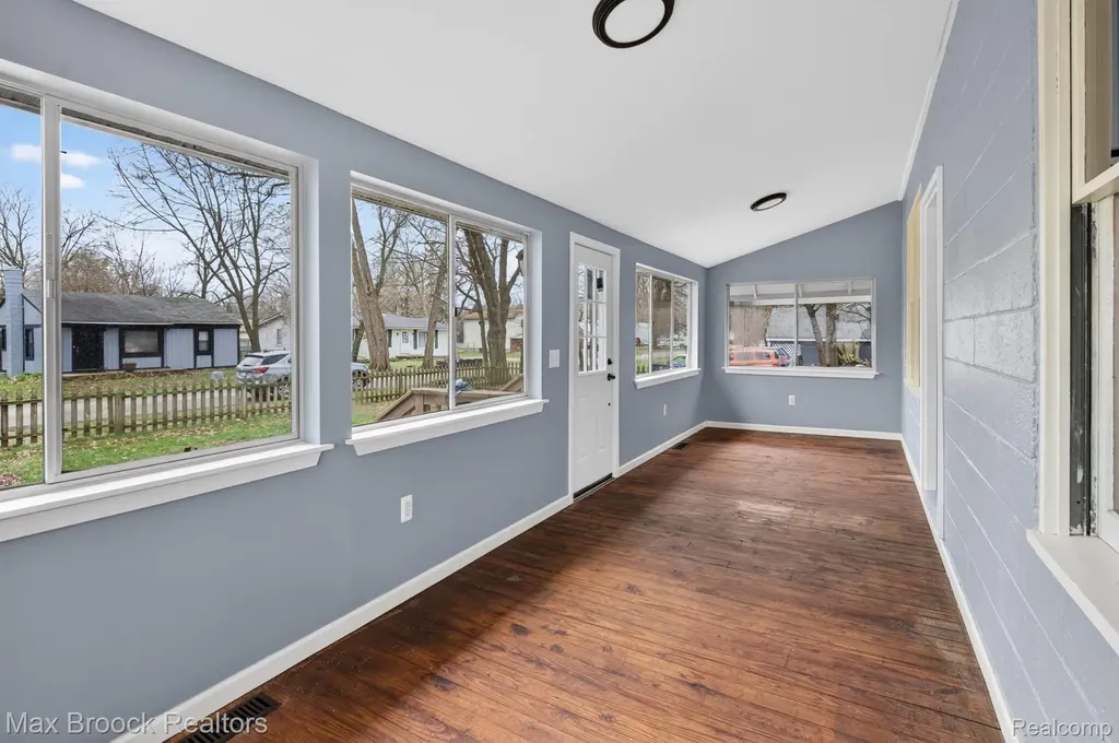 9024 Mandon Road White Lake Charter Township MI 48386