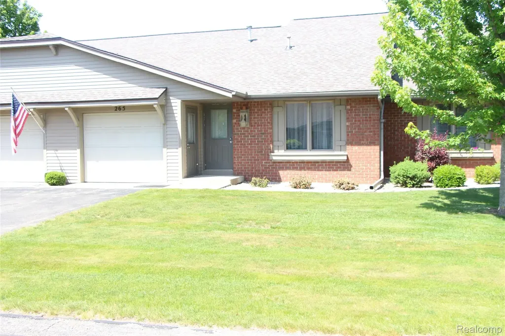 265 Interlaken Court Zeeland Charter Township MI 49464