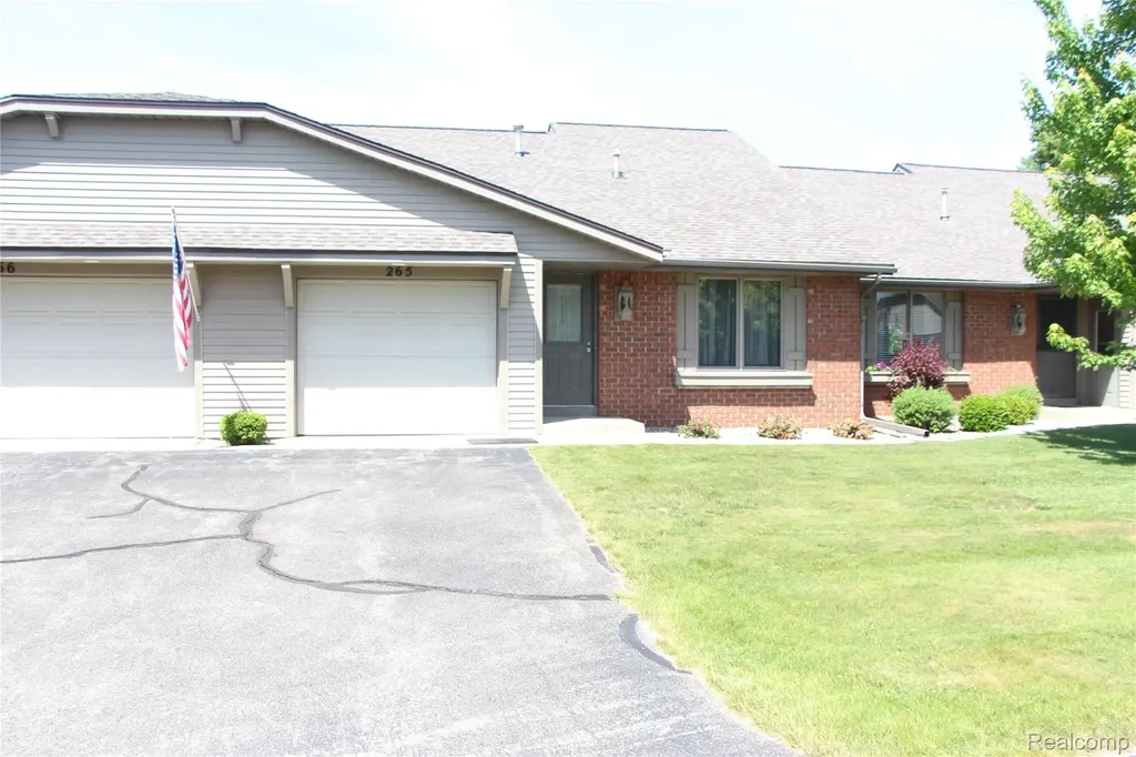265 Interlaken Court Zeeland Charter Township MI 49464