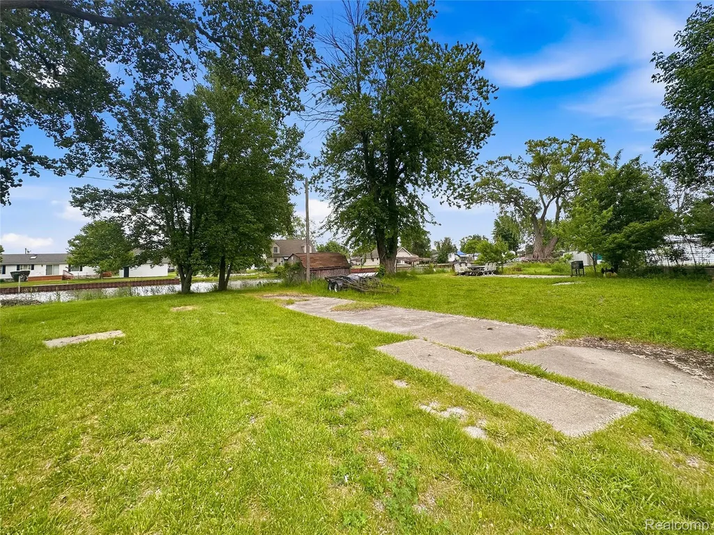 7448 Dyke Road Clay Township MI 48001