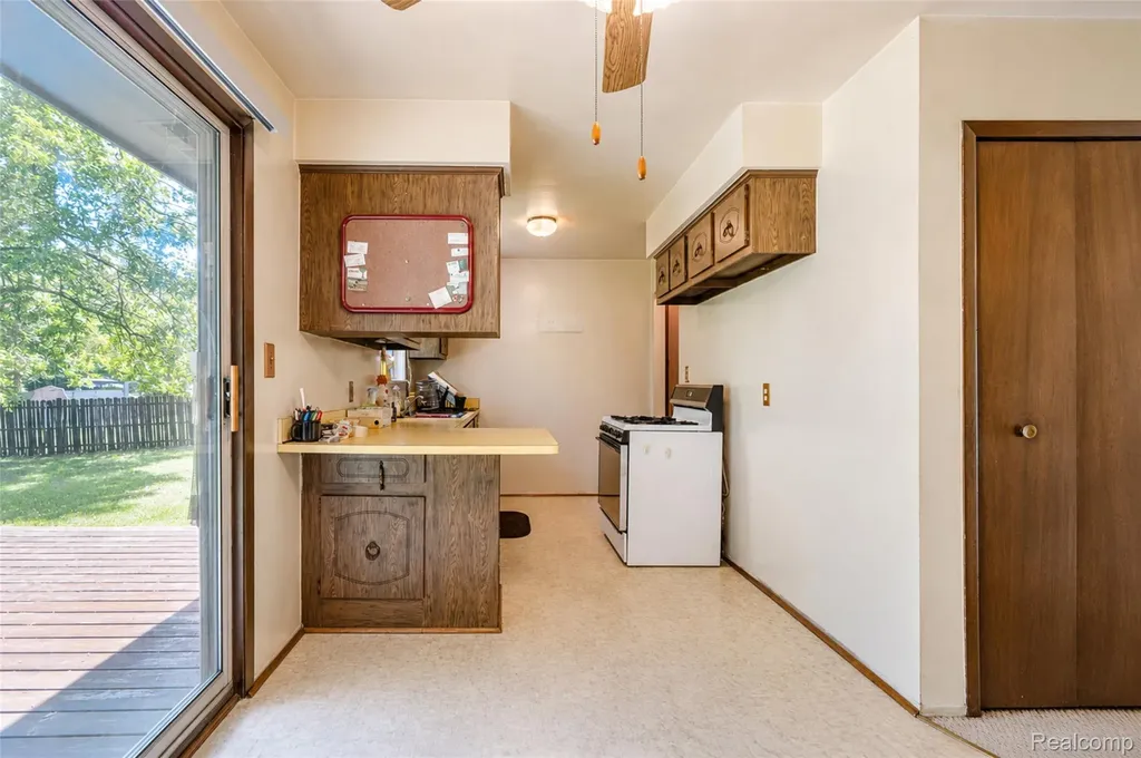 555 Tomahawk Trail Highland Charter Township MI 48357
