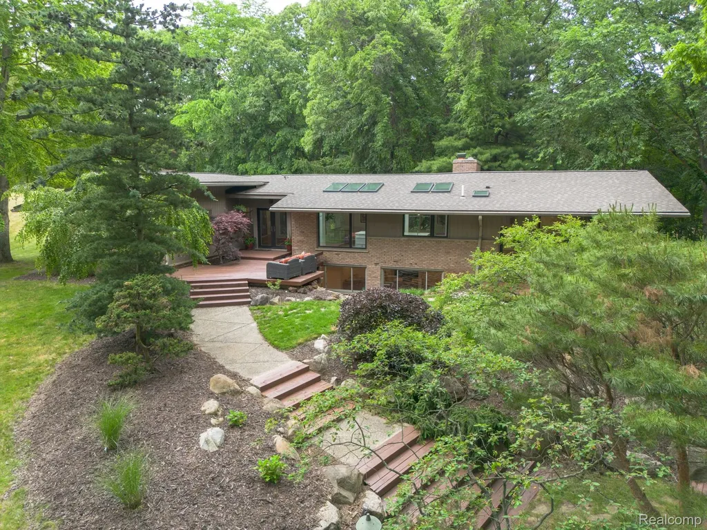 30795 Adair Court Franklin Village MI 48025