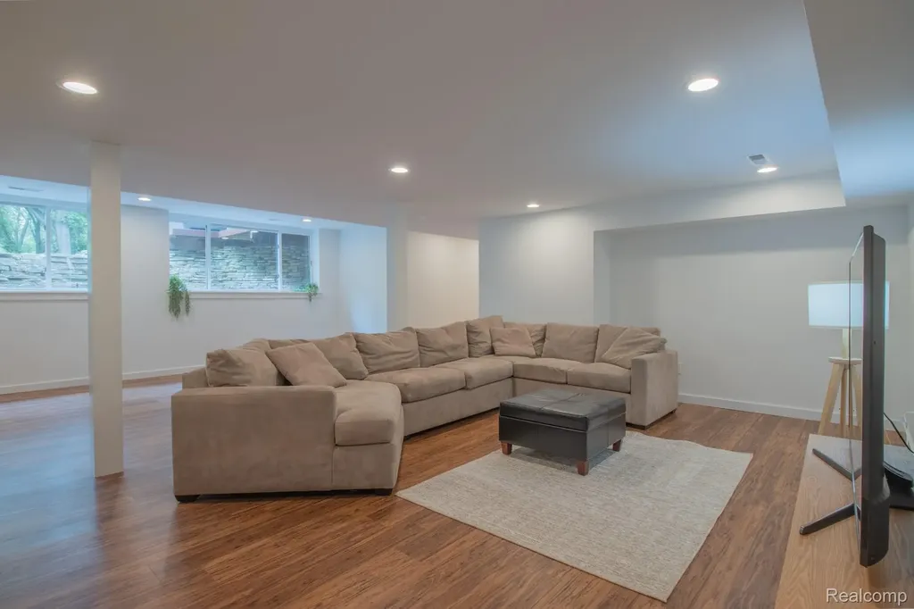 30795 Adair Court Franklin Village MI 48025