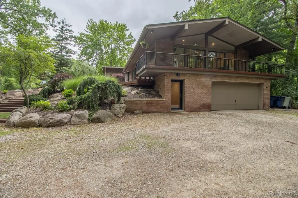 30795 Adair Court Franklin Village MI 48025