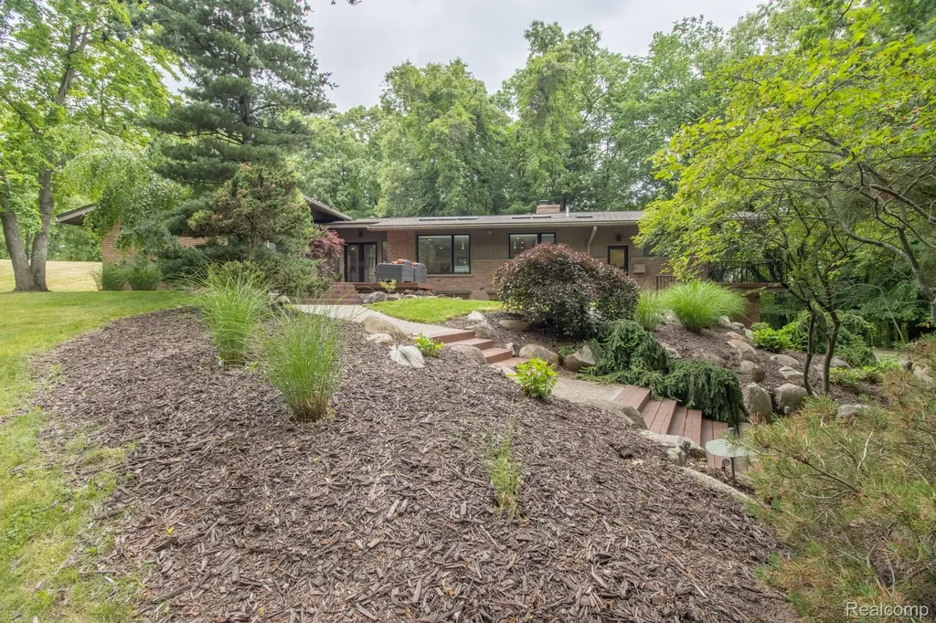 30795 Adair Court Franklin Village MI 48025