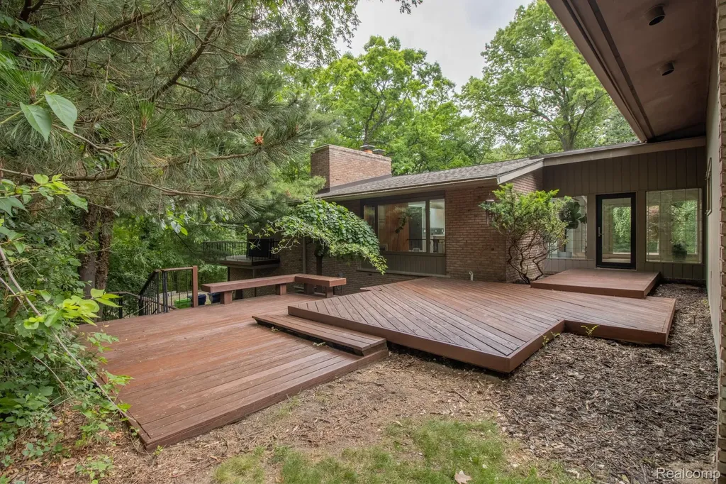 30795 Adair Court Franklin Village MI 48025