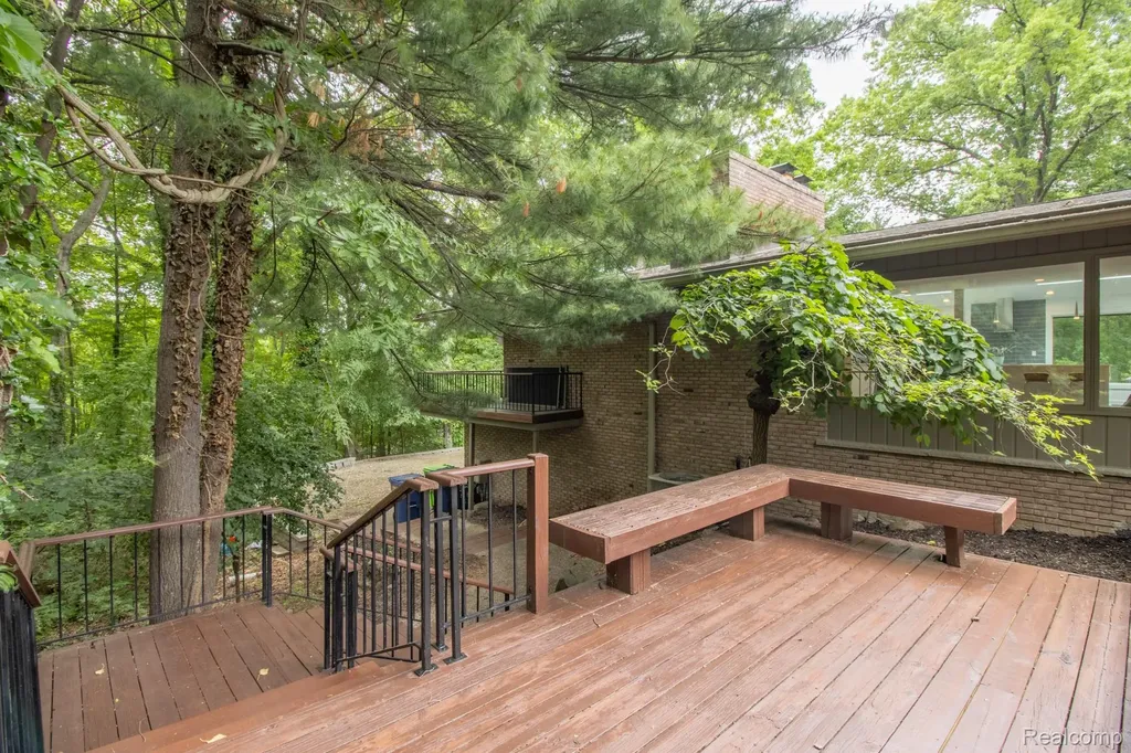 30795 Adair Court Franklin Village MI 48025