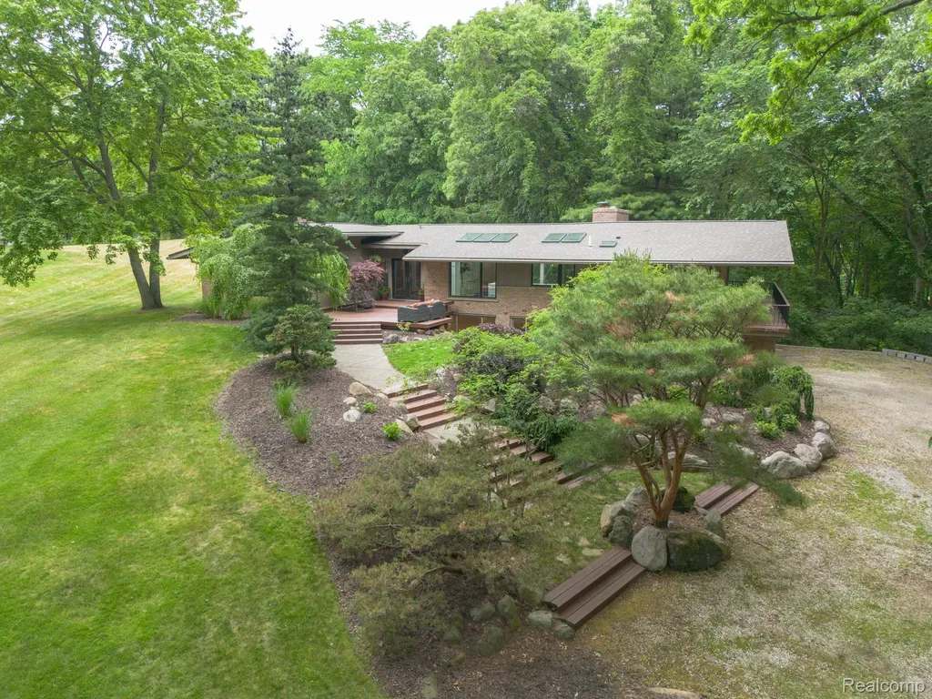 30795 Adair Court Franklin Village MI 48025