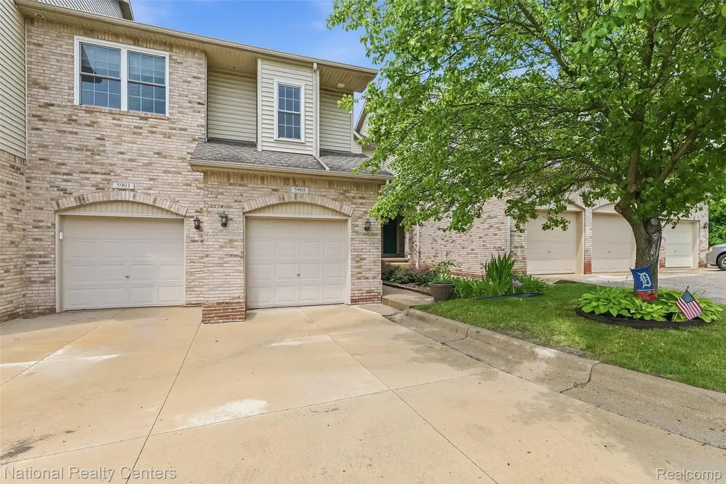 5905 High Pointe Court Brighton Township MI 48116