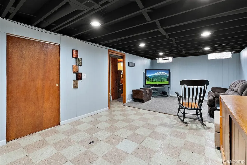 29555 Herbert Street Madison Heights City MI 48071