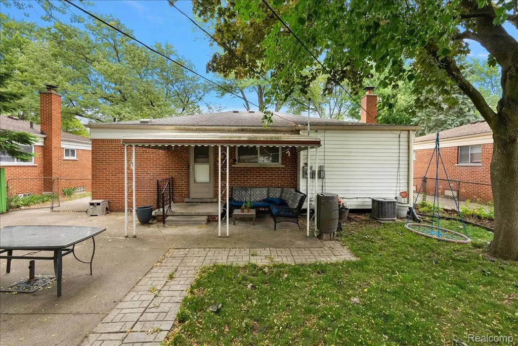 29555 Herbert Street Madison Heights City MI 48071