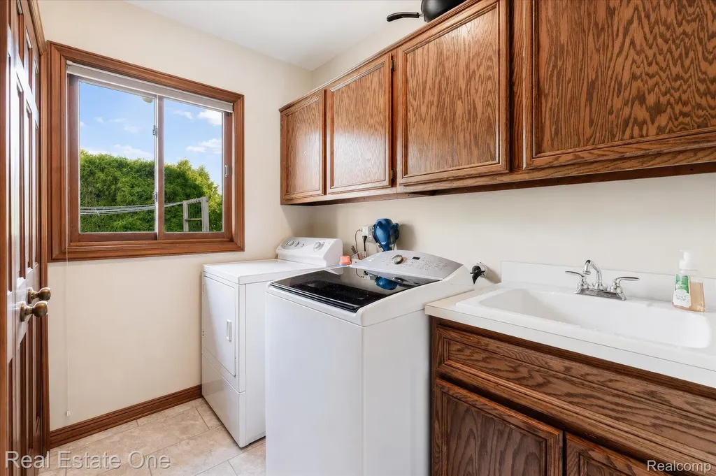 3596 Aynsley Drive Rochester Hills City MI 48306