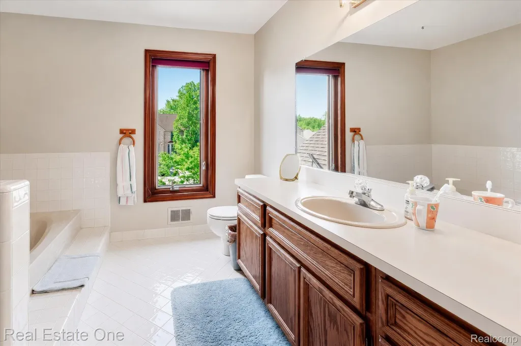 3596 Aynsley Drive Rochester Hills City MI 48306