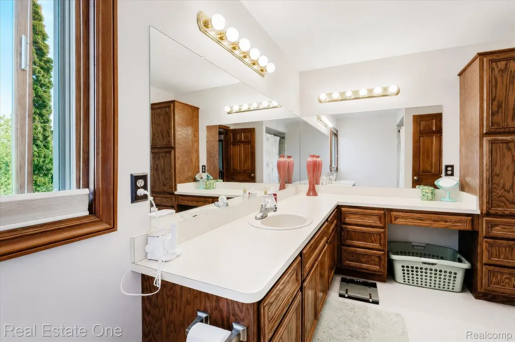3596 Aynsley Drive Rochester Hills City MI 48306
