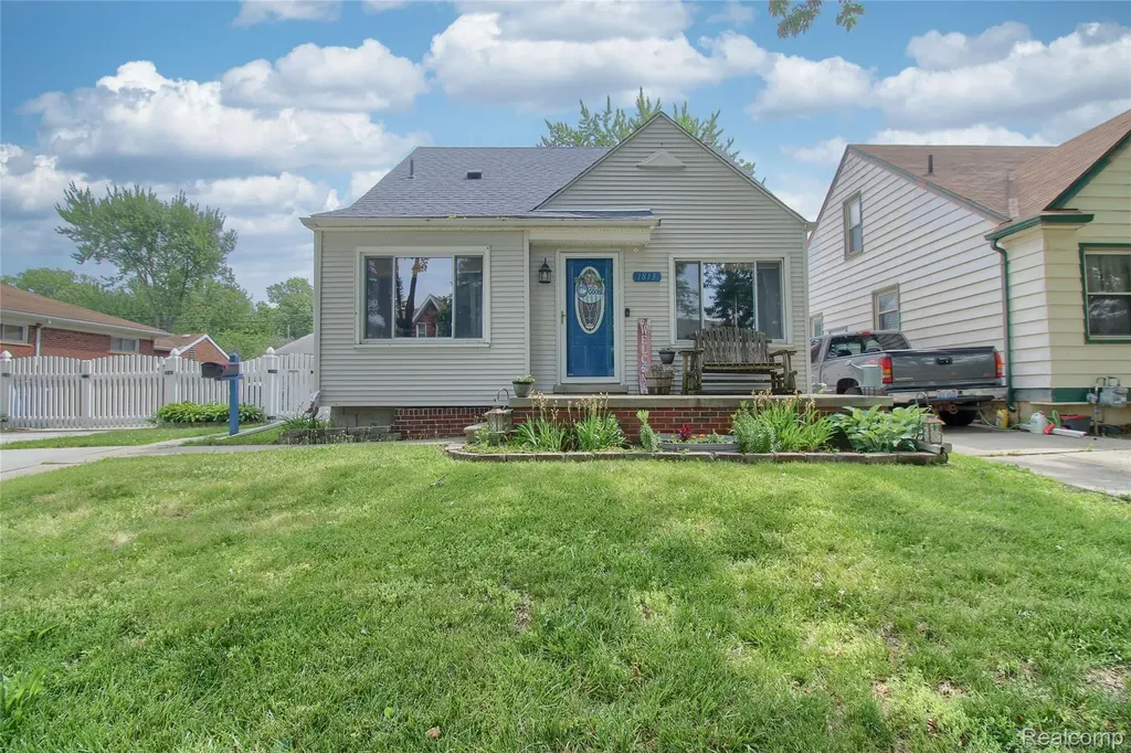 1813 Buckingham Avenue Lincoln Park City MI 48146