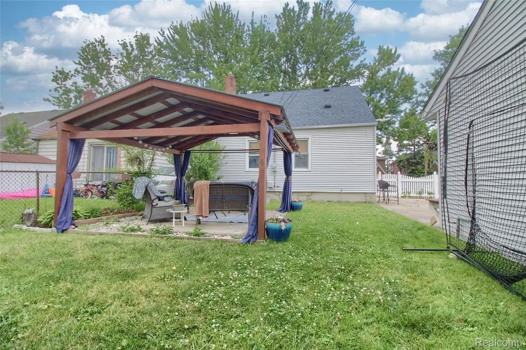 1813 Buckingham Avenue Lincoln Park City MI 48146