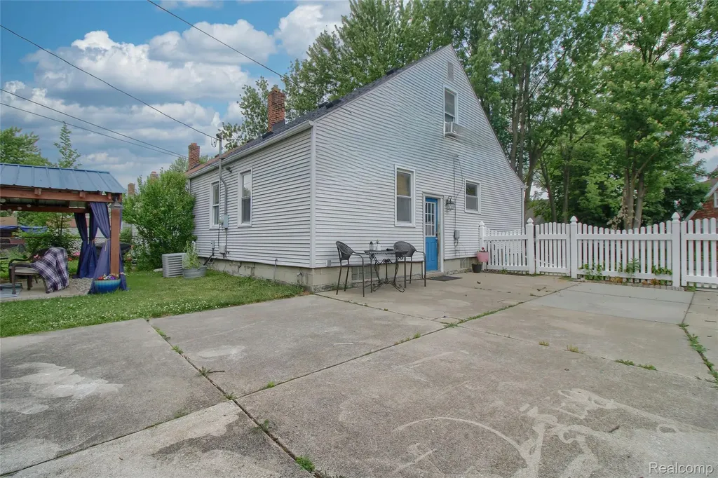 1813 Buckingham Avenue Lincoln Park City MI 48146