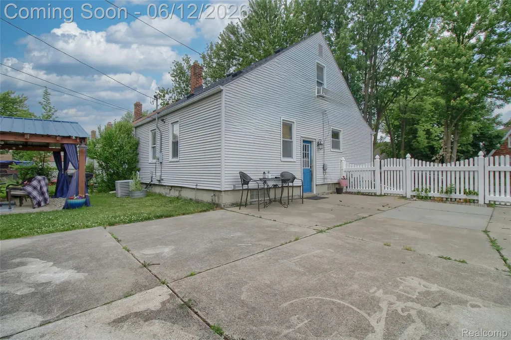 1813 Buckingham Avenue Lincoln Park City MI 48146