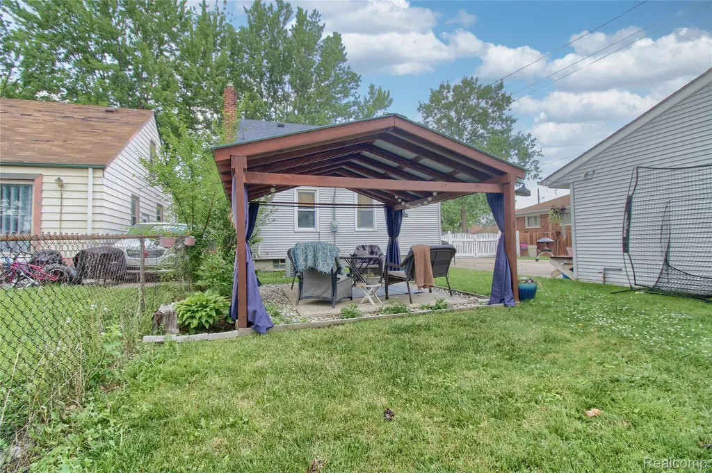 1813 Buckingham Avenue Lincoln Park City MI 48146