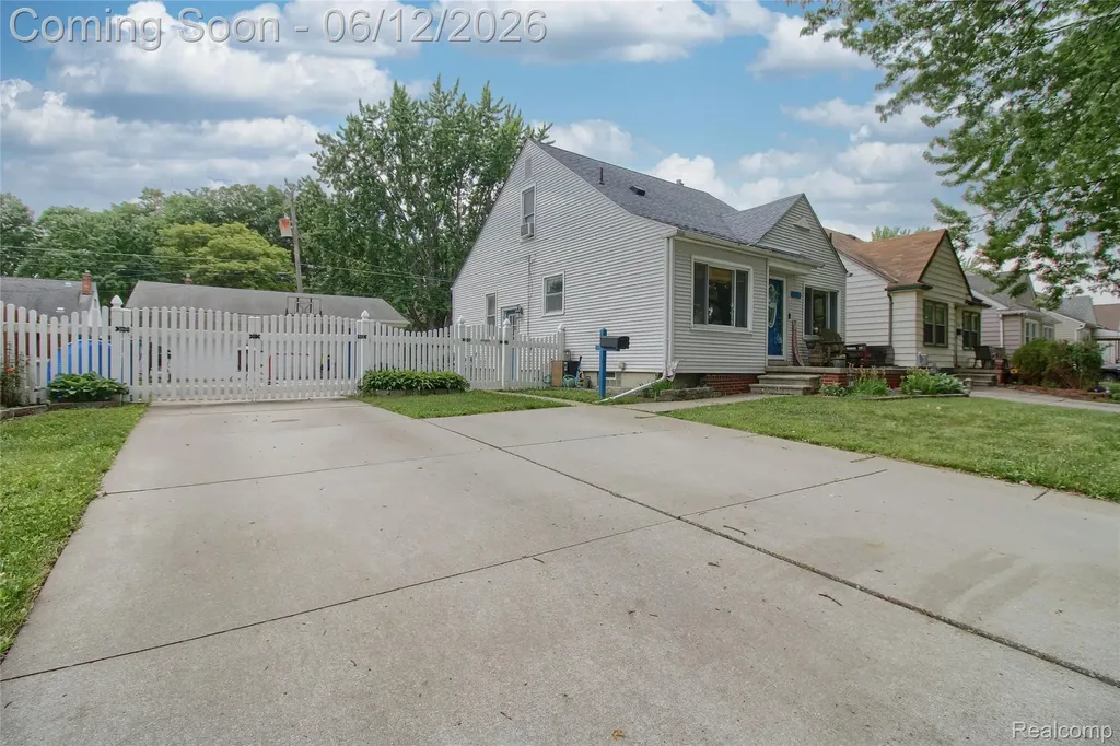 1813 Buckingham Avenue Lincoln Park City MI 48146