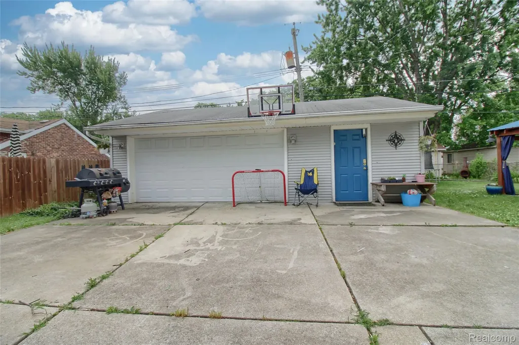 1813 Buckingham Avenue Lincoln Park City MI 48146