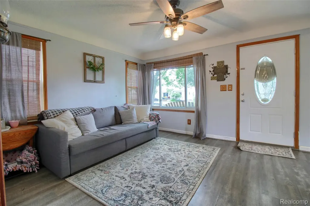 1813 Buckingham Avenue Lincoln Park City MI 48146