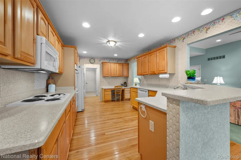 49455 N Glacier Avenue Northville Township MI 48168