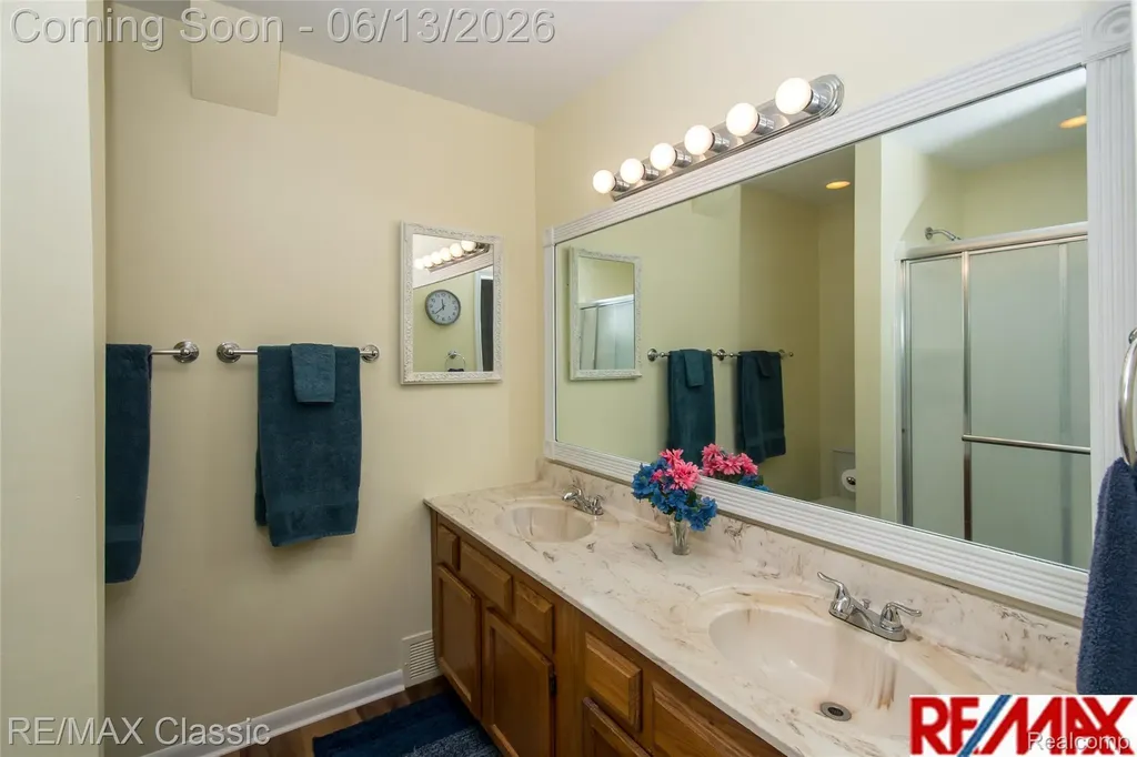 34682 Bunker Hill Drive Farmington Hills City MI 48331