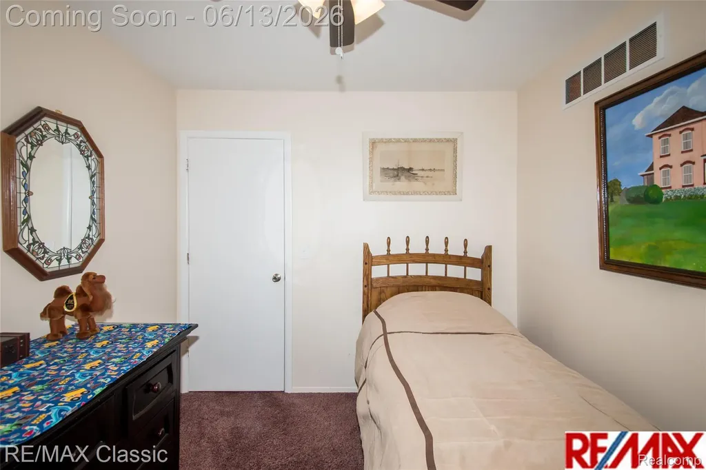 34682 Bunker Hill Drive Farmington Hills City MI 48331