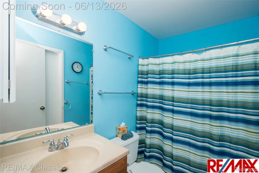 34682 Bunker Hill Drive Farmington Hills City MI 48331