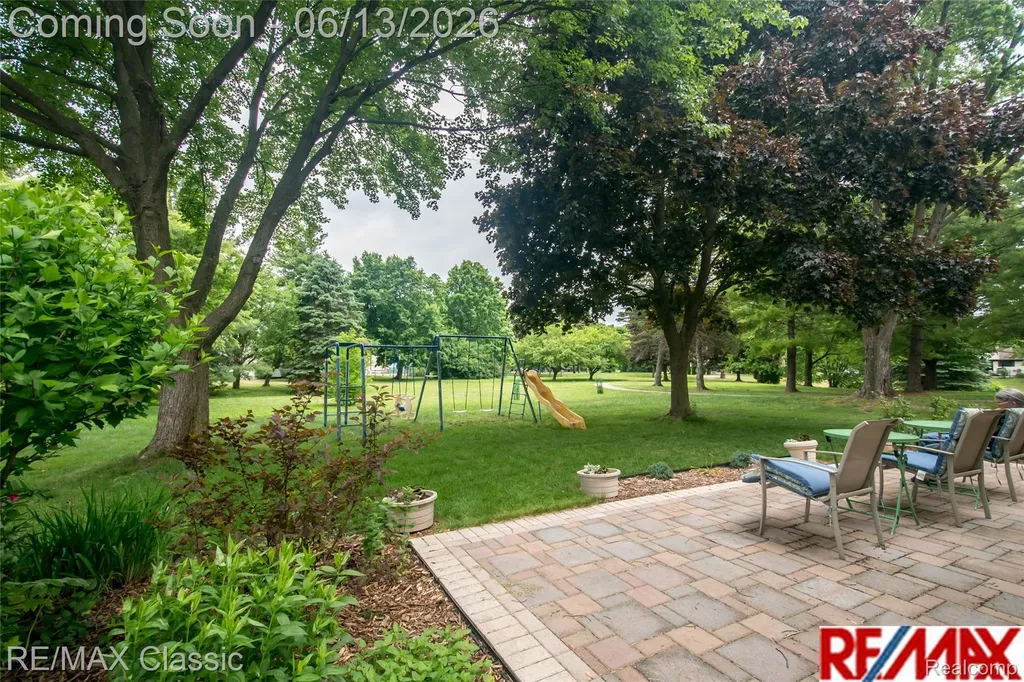 34682 Bunker Hill Drive Farmington Hills City MI 48331