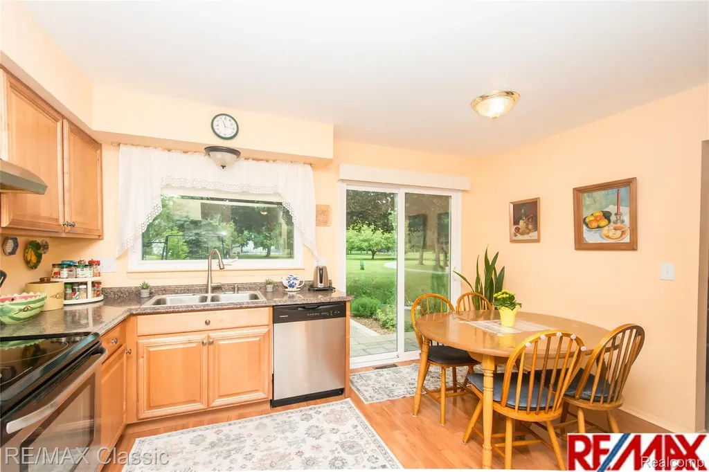34682 Bunker Hill Drive Farmington Hills City MI 48331