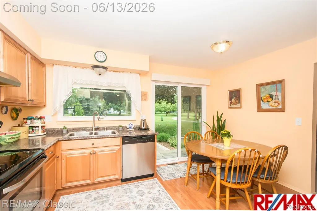 34682 Bunker Hill Drive Farmington Hills City MI 48331
