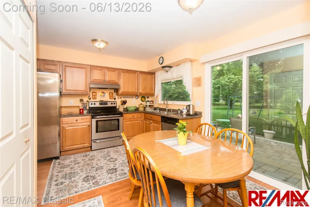 34682 Bunker Hill Drive Farmington Hills City MI 48331