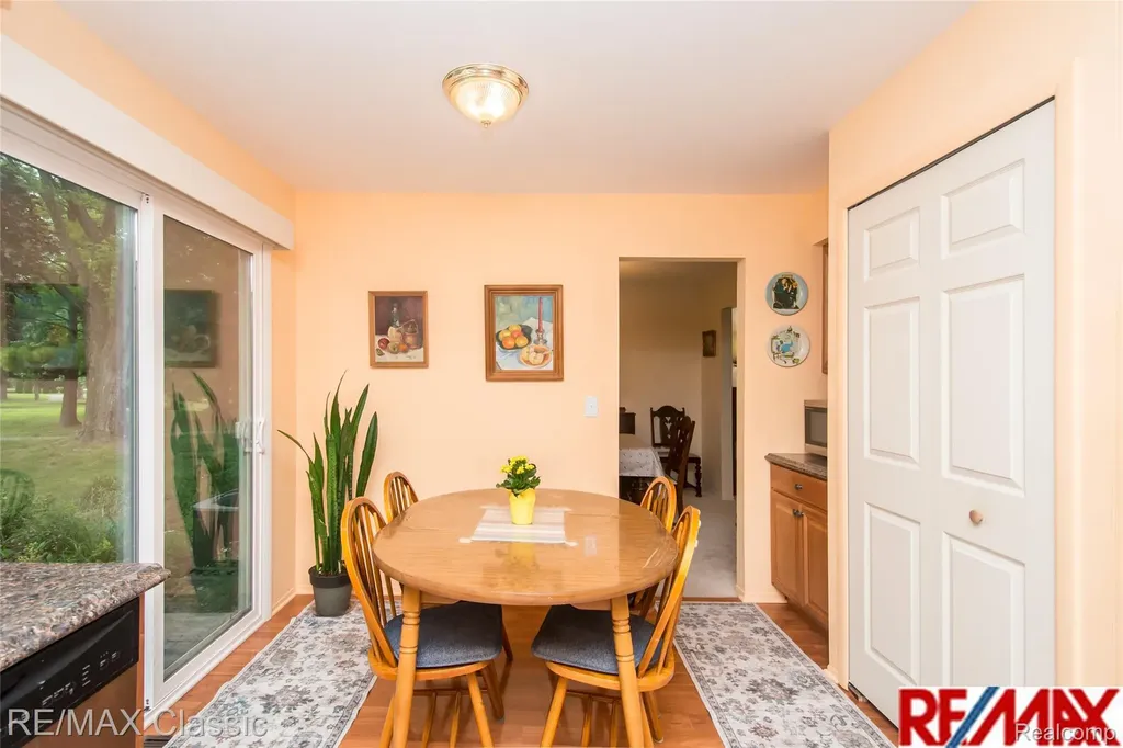 34682 Bunker Hill Drive Farmington Hills City MI 48331