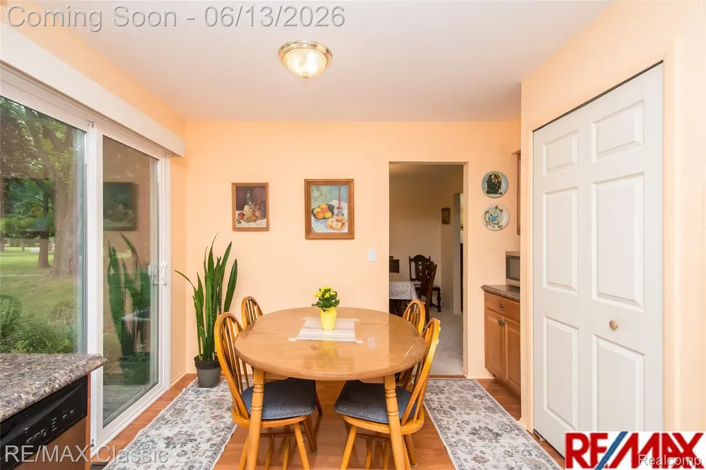 34682 Bunker Hill Drive Farmington Hills City MI 48331