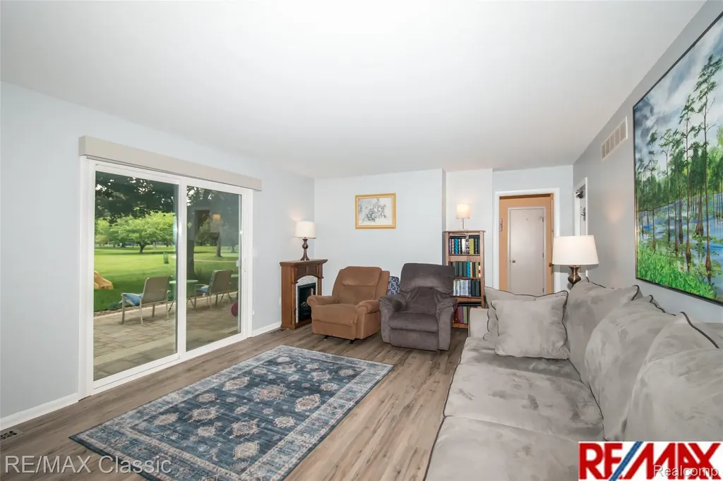 34682 Bunker Hill Drive Farmington Hills City MI 48331