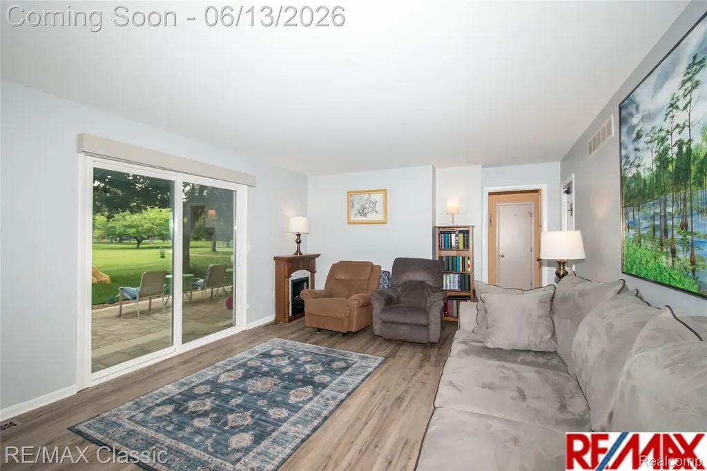 34682 Bunker Hill Drive Farmington Hills City MI 48331