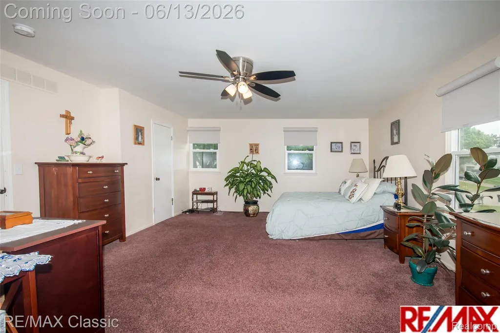 34682 Bunker Hill Drive Farmington Hills City MI 48331