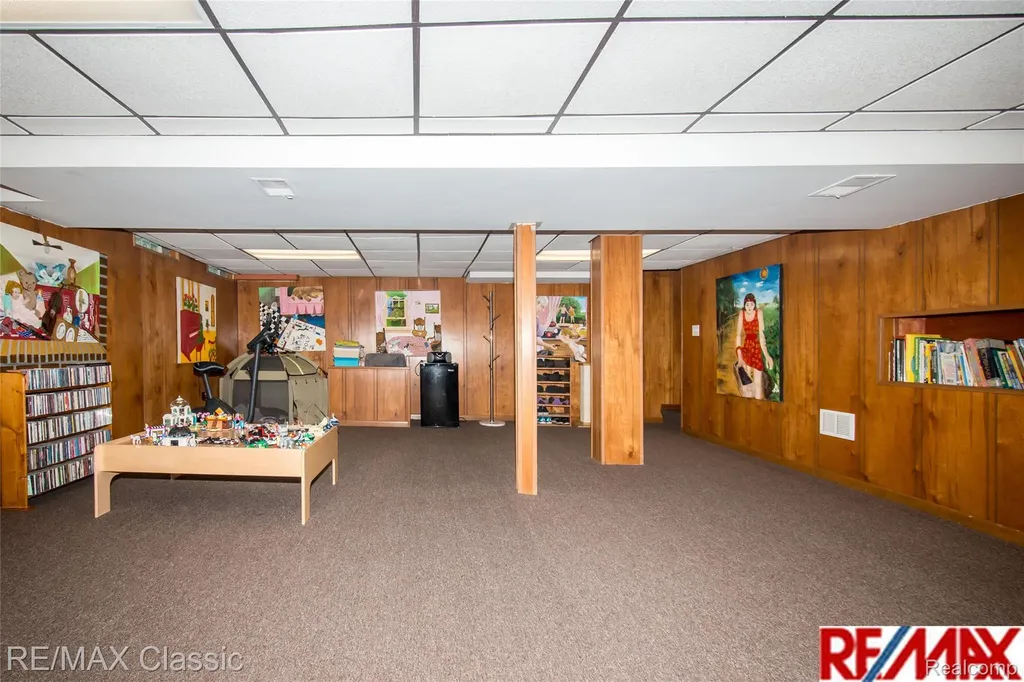 34682 Bunker Hill Drive Farmington Hills City MI 48331