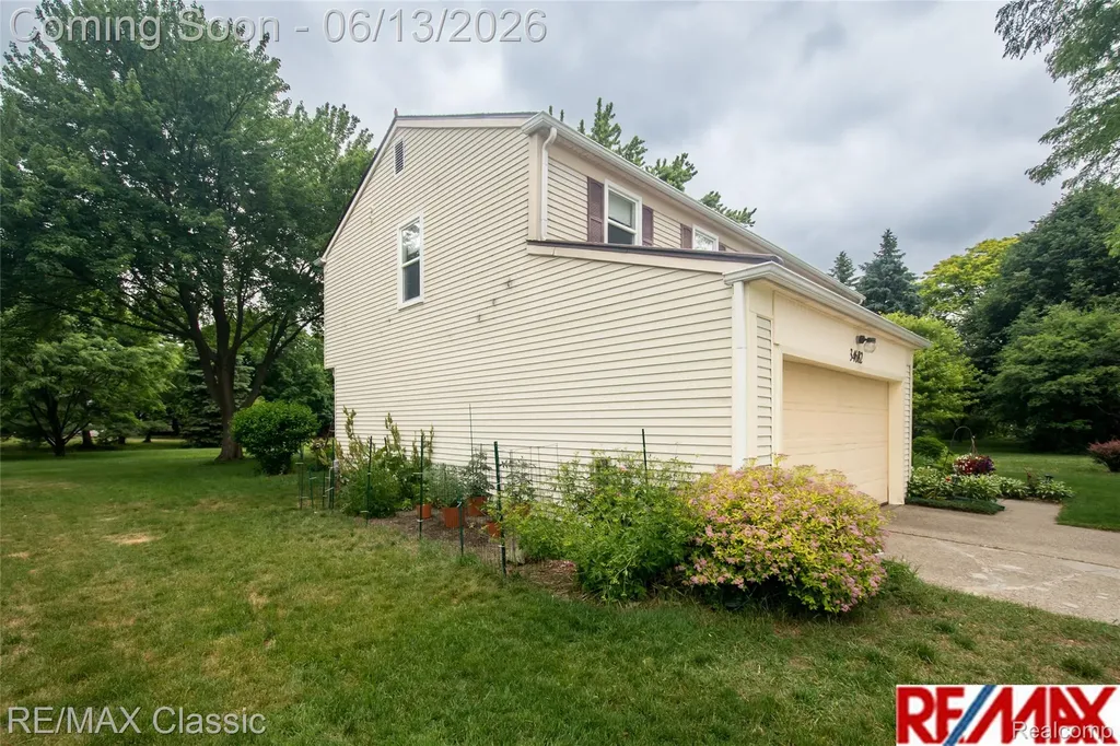 34682 Bunker Hill Drive Farmington Hills City MI 48331