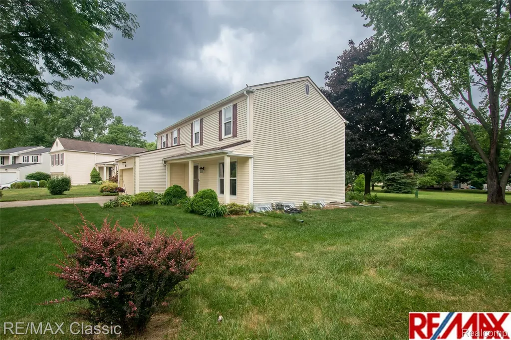 34682 Bunker Hill Drive Farmington Hills City MI 48331