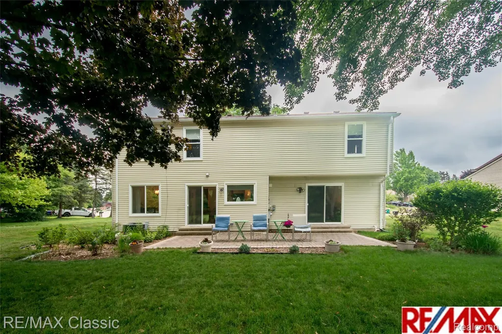 34682 Bunker Hill Drive Farmington Hills City MI 48331