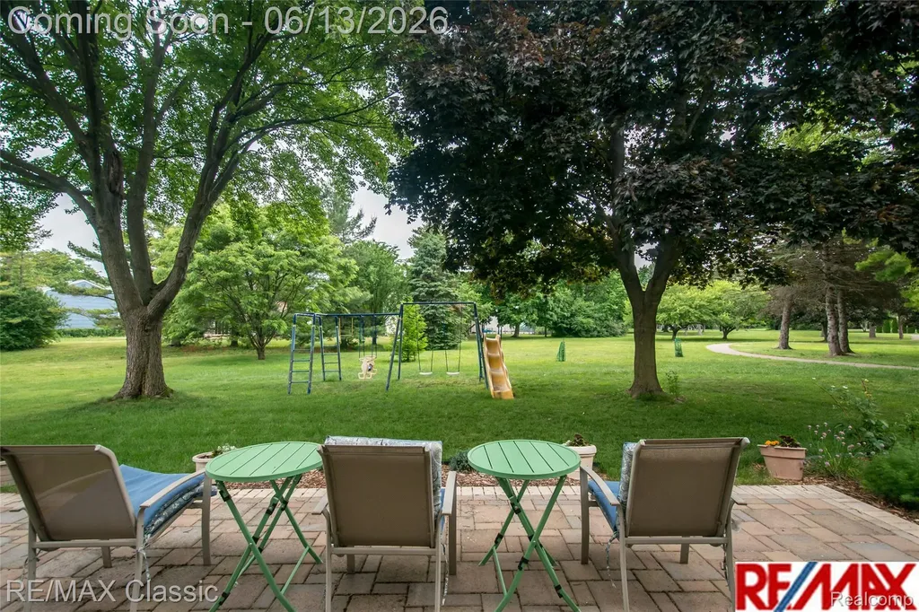 34682 Bunker Hill Drive Farmington Hills City MI 48331