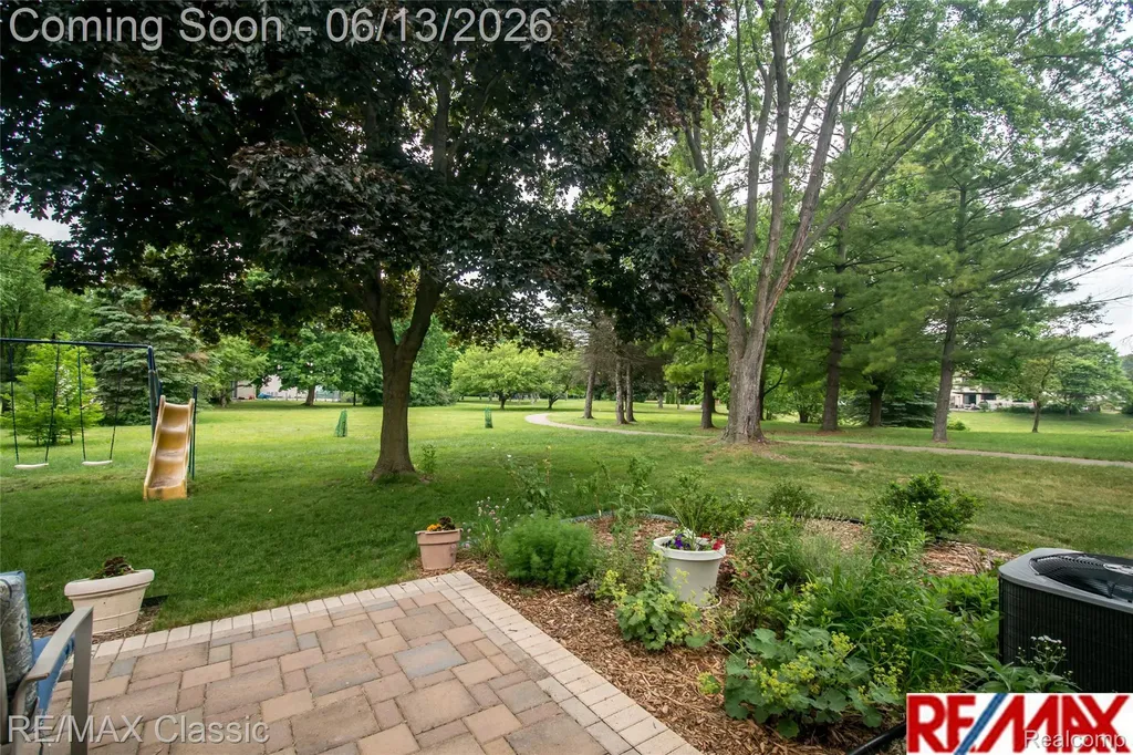 34682 Bunker Hill Drive Farmington Hills City MI 48331